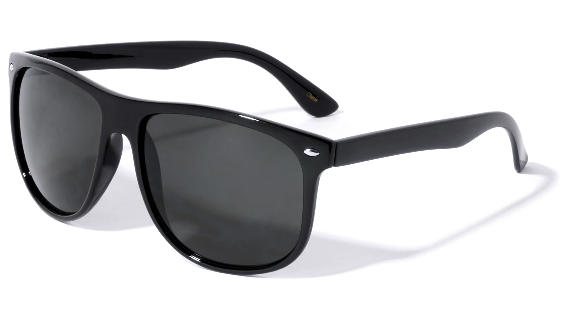 Sleek Dark Lens Sunglasses - Timeless Classic Design for a Sophisticated Look