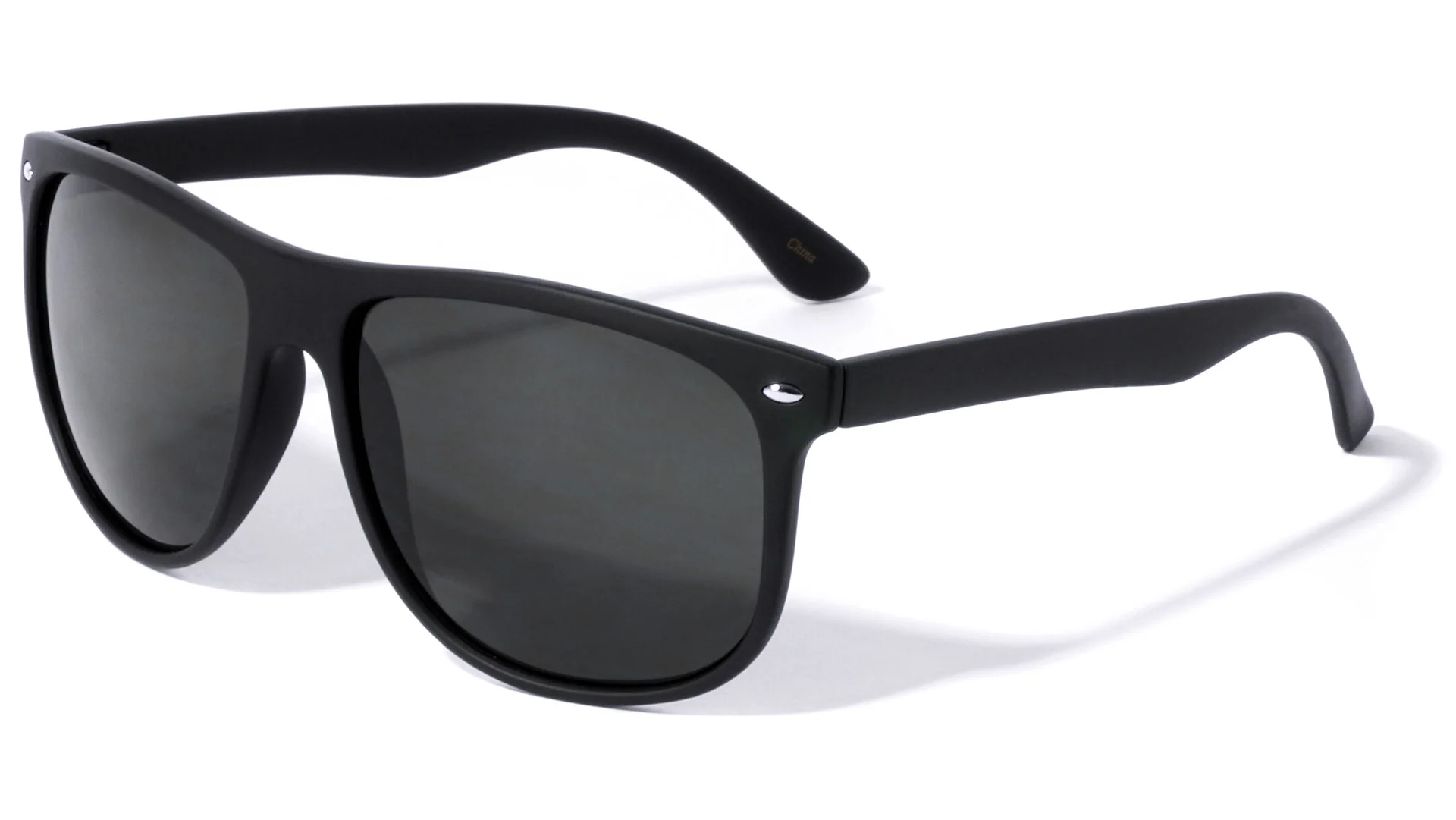 Sleek Dark Lens Sunglasses - Timeless Classic Design for a Sophisticated Look
